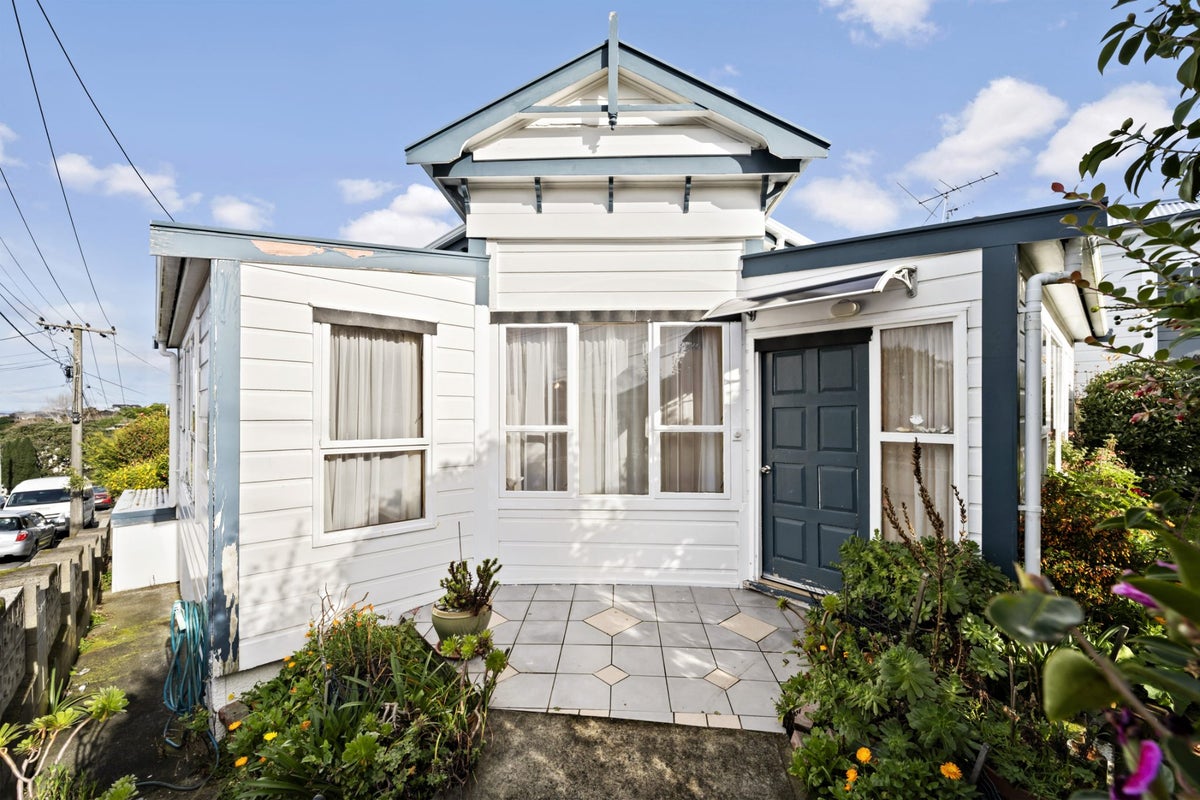 27 Henry Street, Kilbirnie, Wellington - Carousel 1