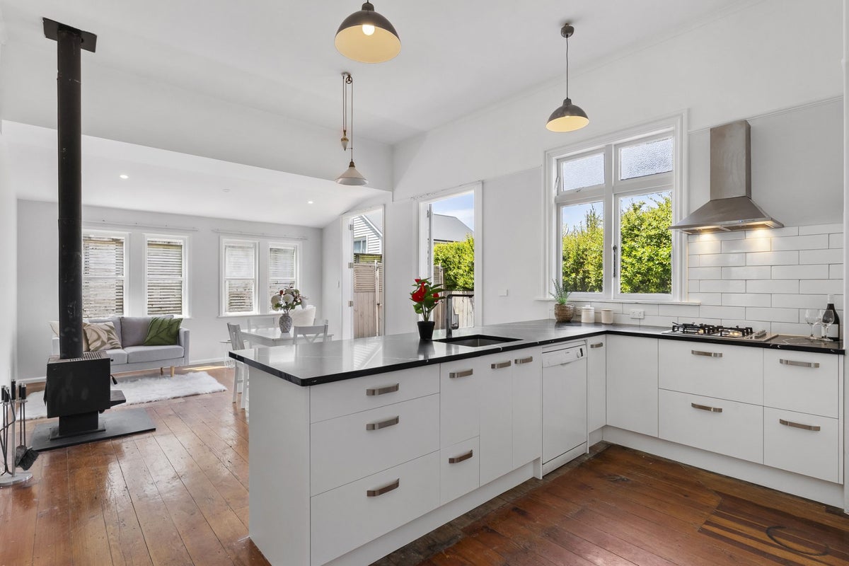 52 Parkvale Road, Karori, Wellington - Carousel 2