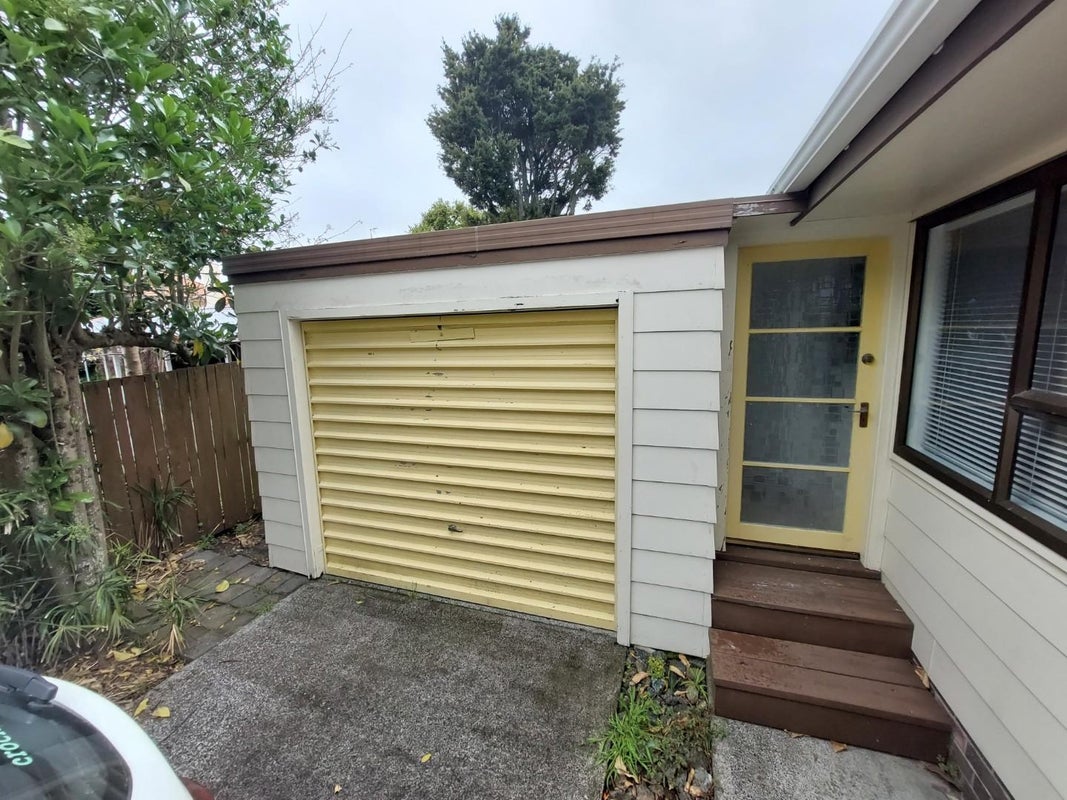 2/4 Bowling Avenue, Epsom, Auckland - Carousel 18