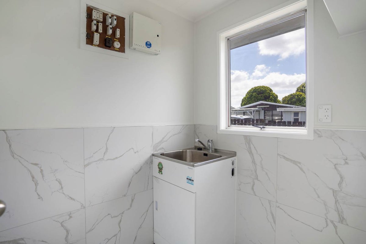 8 Rimini Place, Clover Park, Auckland - Carousel 19