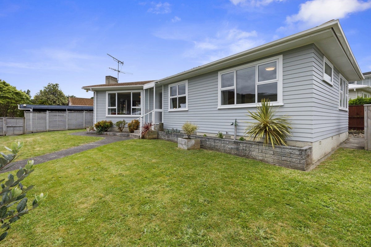 2 Whirinaki Crescent, Heretaunga, Upper Hutt - Carousel 2