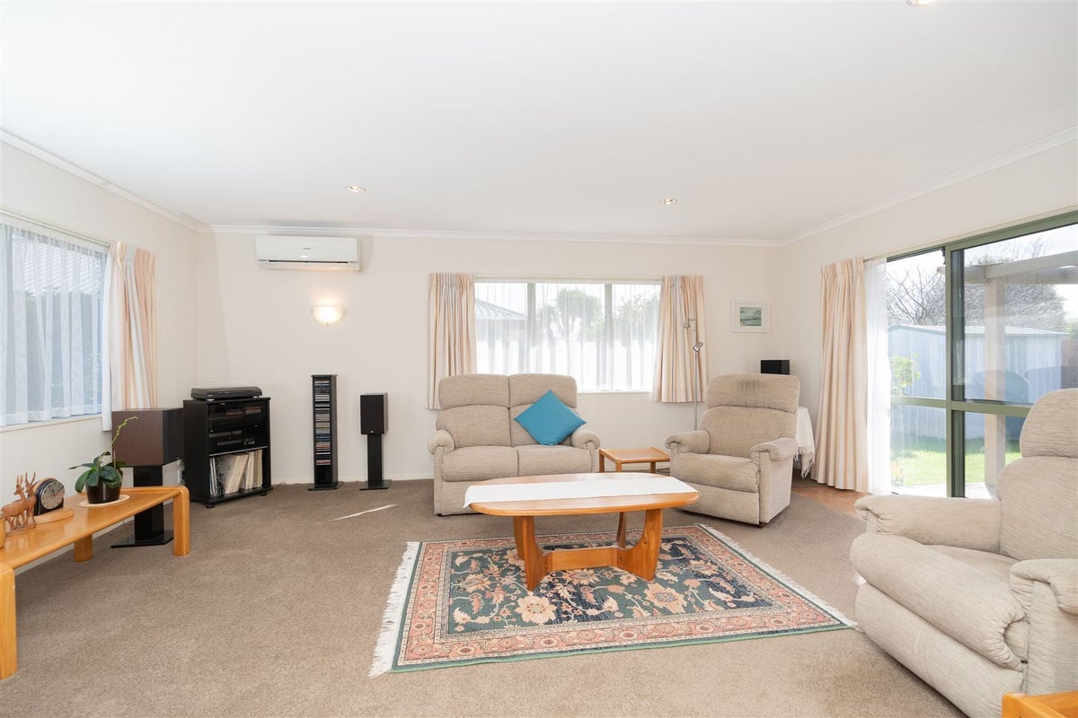 26 Admiral Crescent, Flagstaff, Hamilton - Carousel 2