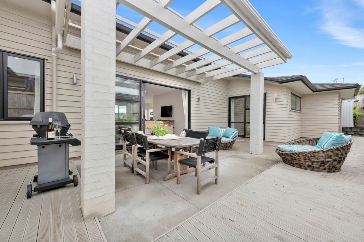 1 Motukaraka Drive, Beachlands, Auckland - Carousel 1