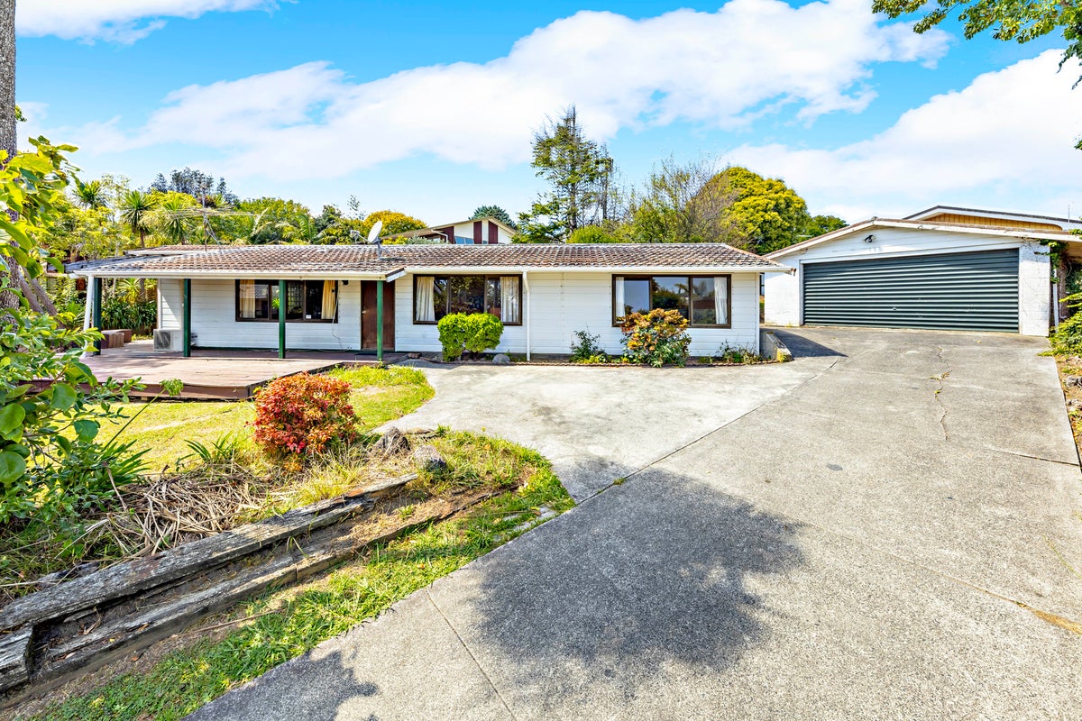 13 Eterna Place, Clover Park, Auckland - Carousel 2