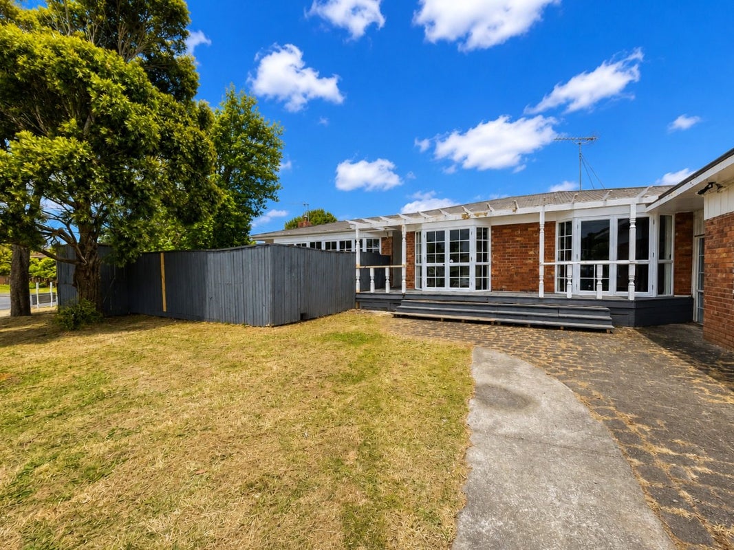 43 Hallberry Road, Mangere East, Auckland - Carousel 1