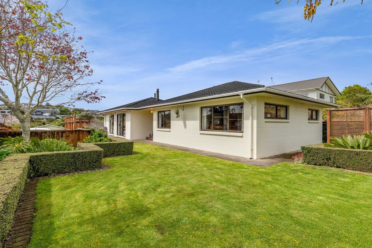 18 Hartland Place, Welbourn, New Plymouth - Carousel 2