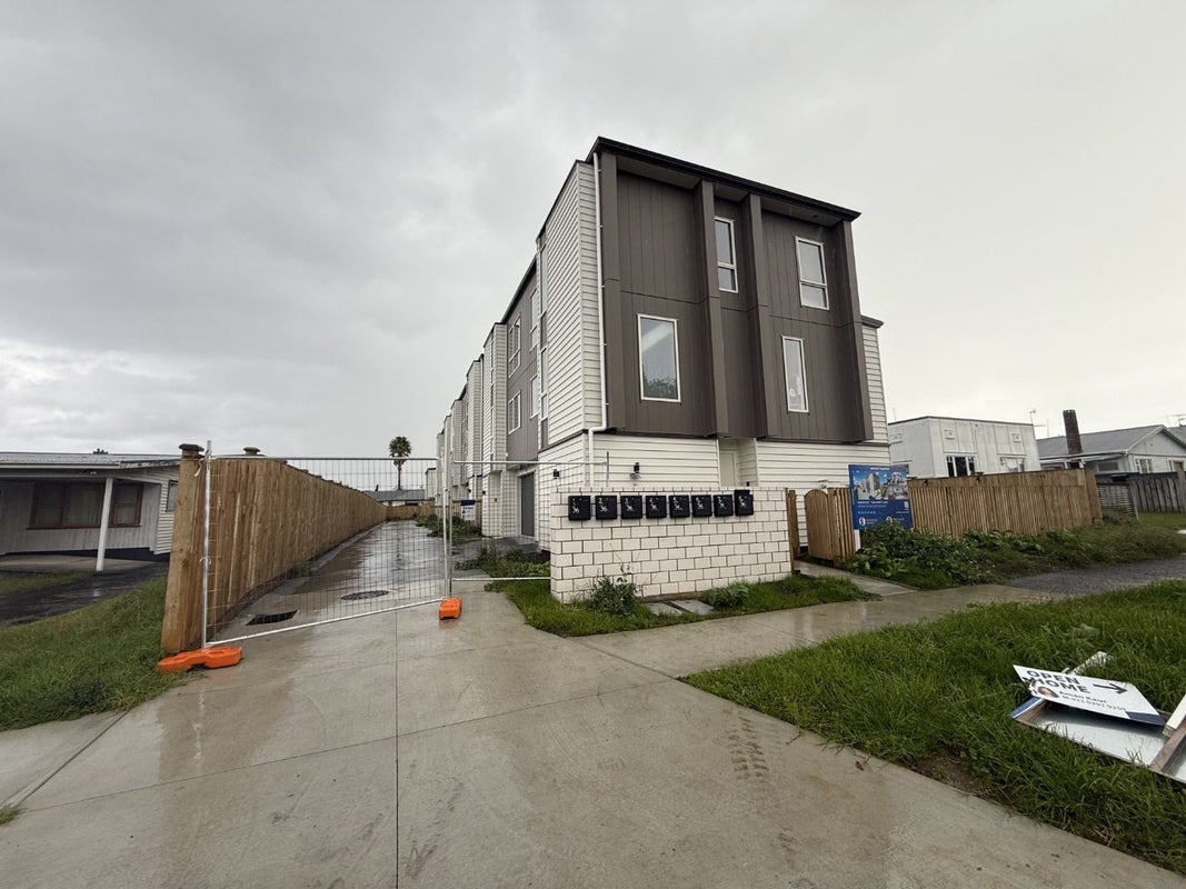 36 Halsey Road, Manurewa, Auckland - Carousel 1