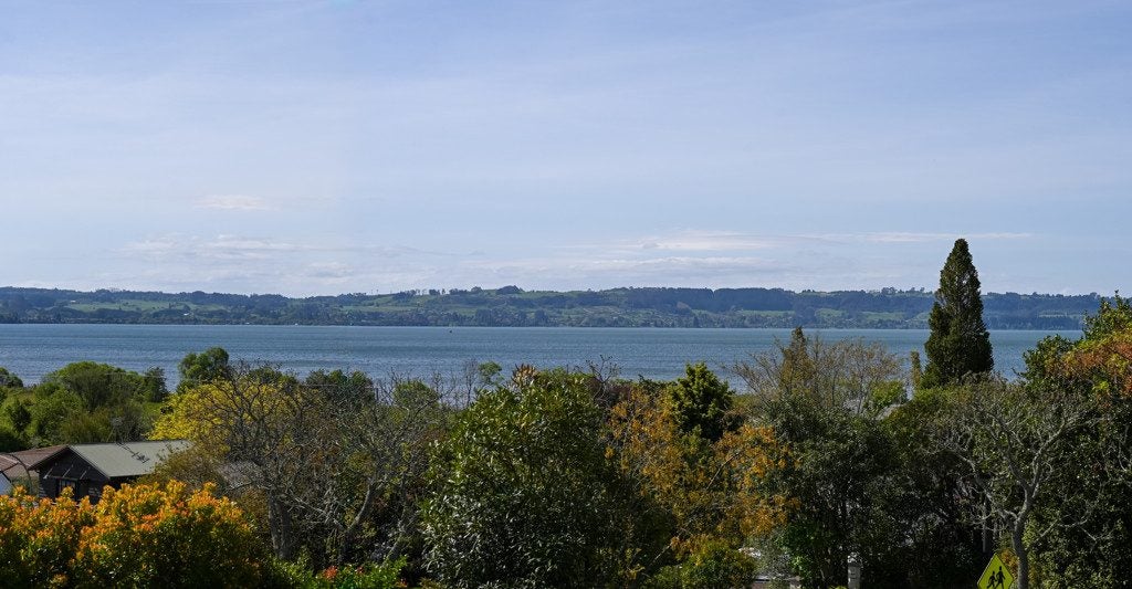 12 Aquarius Drive, Kawaha Point, Rotorua - Carousel 2