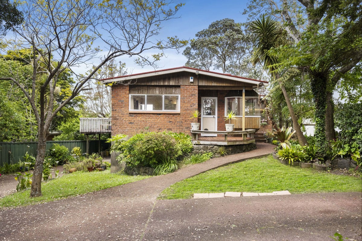 117 Pupuke Road, Northcote, Auckland - Carousel 1