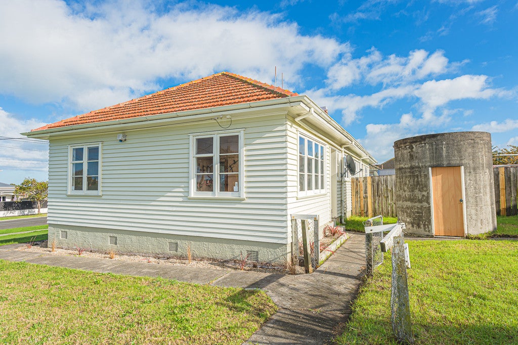 1 Owen Street, Gonville, Whanganui - Carousel 2