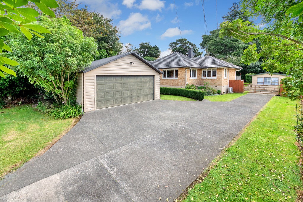 11 Callis Avenue, Opaheke, Papakura - Carousel 1