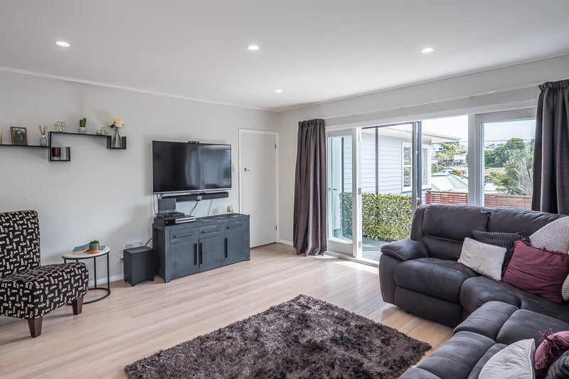 30 Oswald Crescent, Paparangi, Wellington - Carousel 2