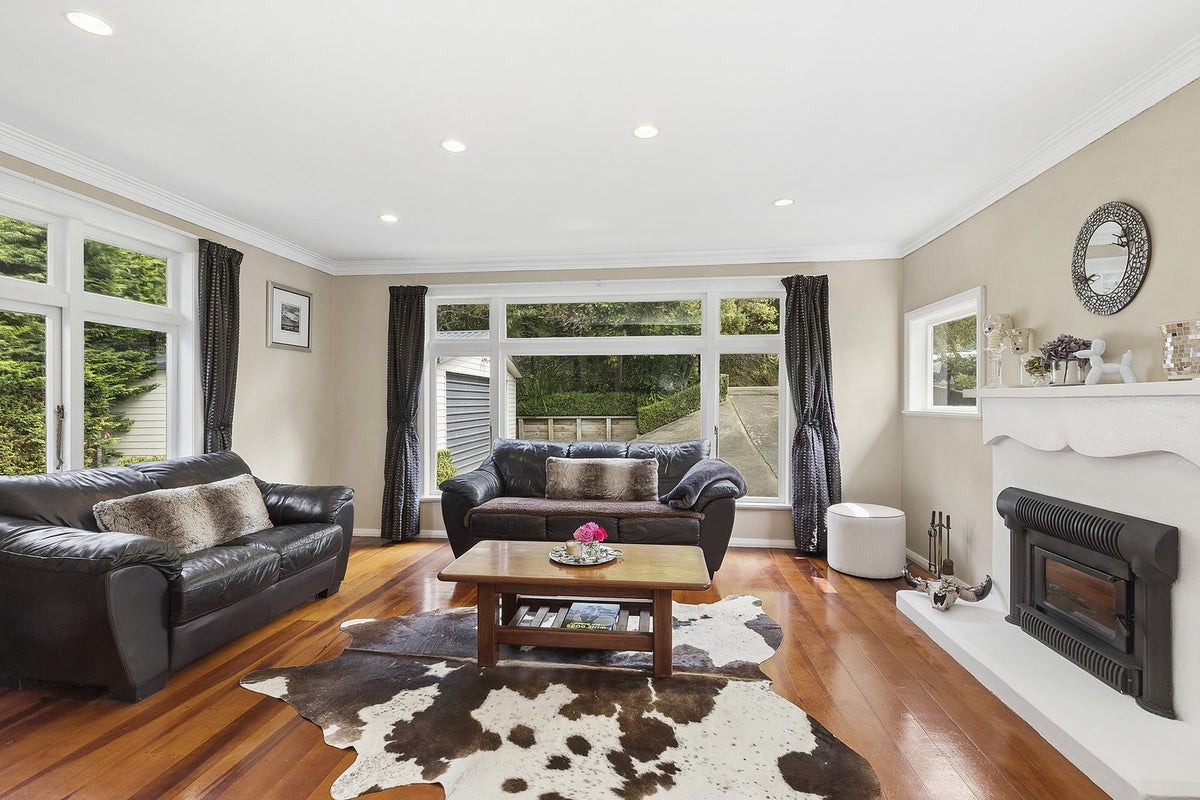 64 Airlie Road, Plimmerton, Porirua - Carousel 2