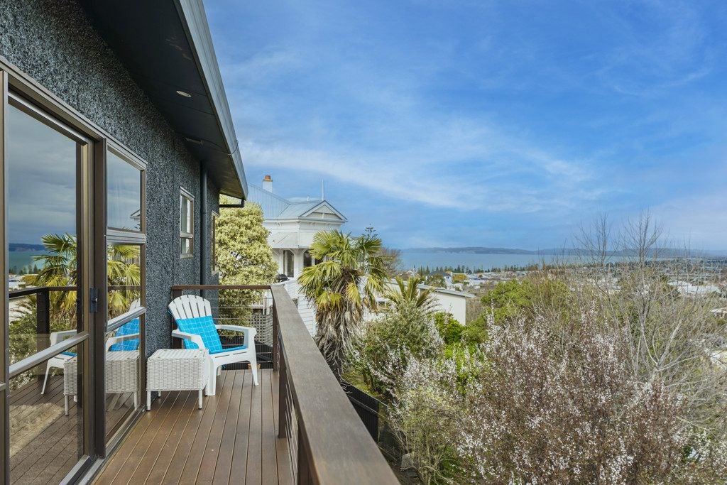 3 Sealy Road, Bluff Hill, Napier - Carousel 1