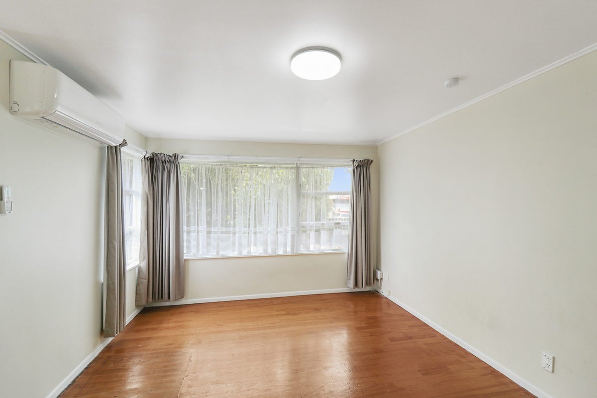 38 Edinburgh Avenue, Rosehill, Papakura - Carousel 2
