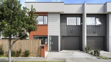 40 Bordeaux Parade, Te Atatu South, Auckland - Carousel 1