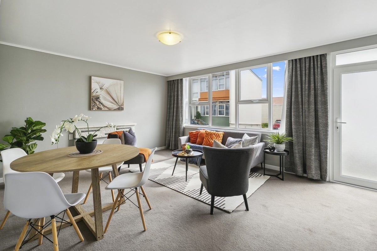 6/55 Apu Crescent, Lyall Bay, Wellington - Carousel 2