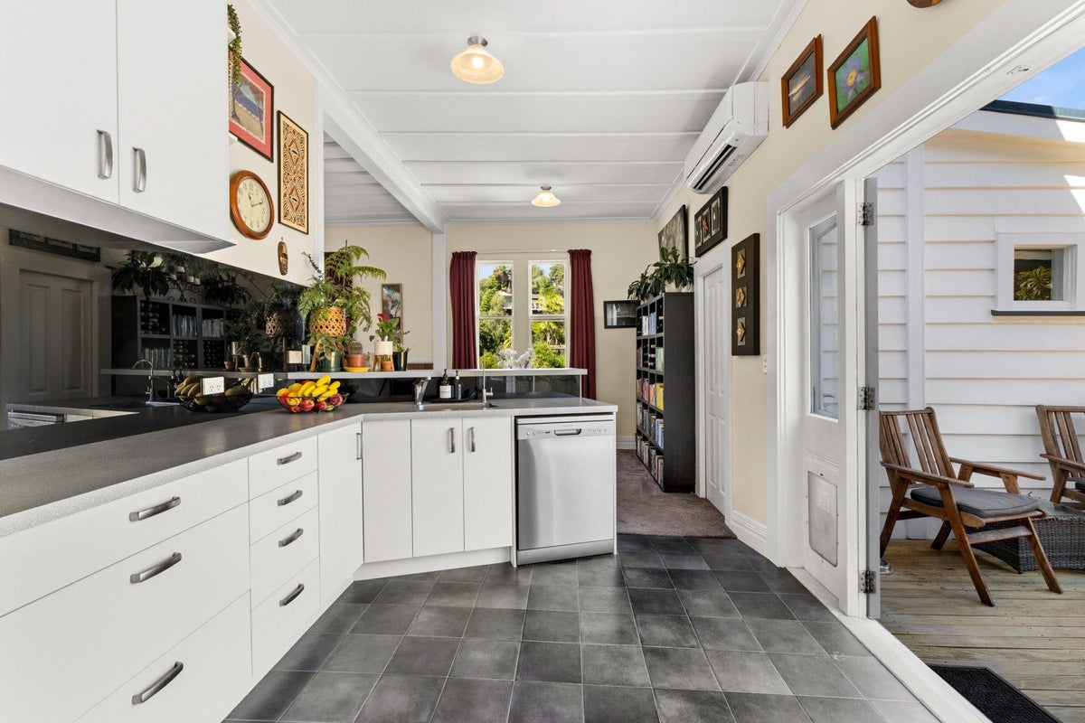4A Hooker Avenue, Hospital Hill, Napier - Carousel 1