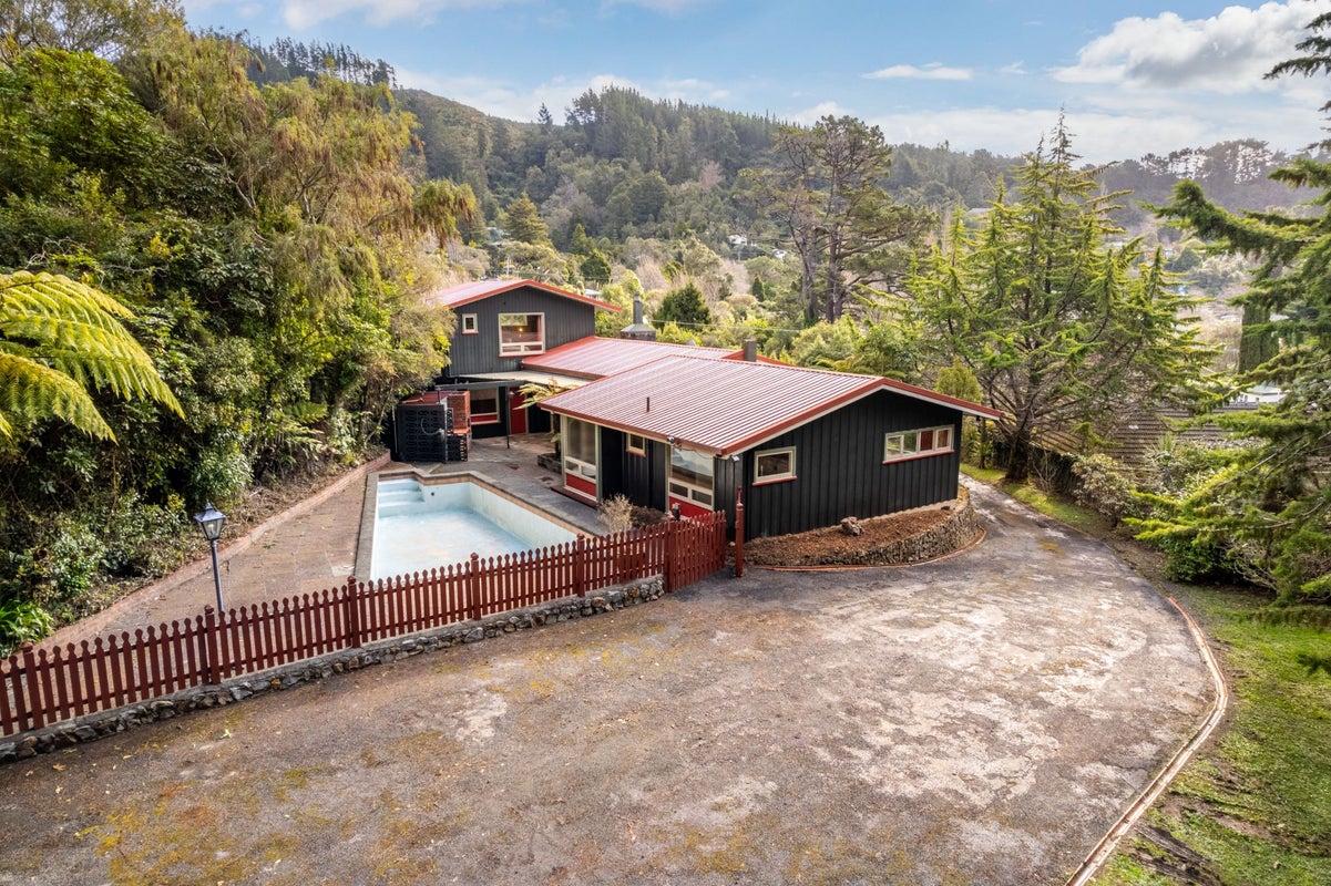 99 Pinehaven Road, Pinehaven, Upper Hutt - Carousel 1