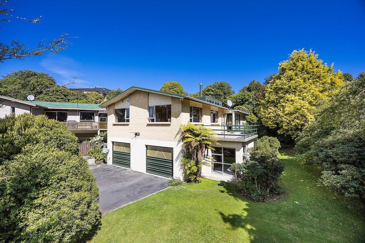 34 Pioneer Crescent, Helensburgh, Dunedin - Carousel 1
