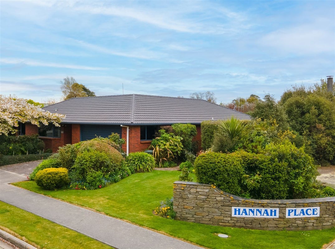 2 Hannah Place, Holmes Hill, Oamaru - Carousel 1