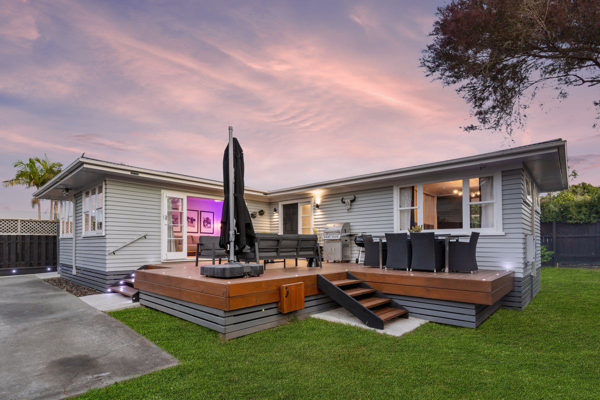 32A Godley Road, Green Bay, Auckland - Carousel 1