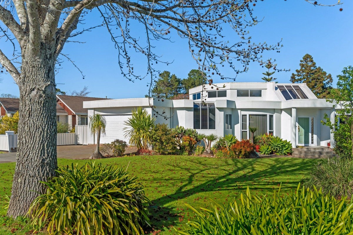 15 Island Road, Whataupoko, Gisborne - Carousel 24
