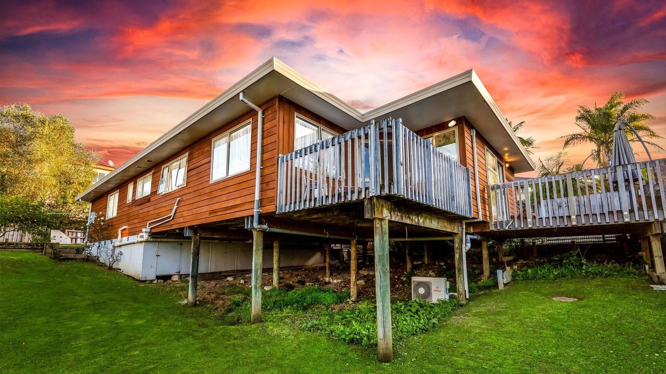 16A Kokiri Street, Te Atatu South, Auckland - Carousel 1