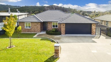 7 Greenstone Grove, Brown Owl, Upper Hutt - Carousel 1