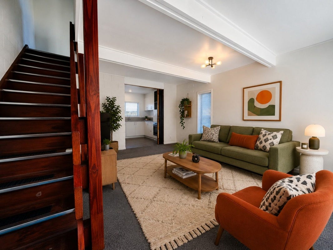 10 Waiwera Crescent, Maupuia, Wellington - Carousel 1
