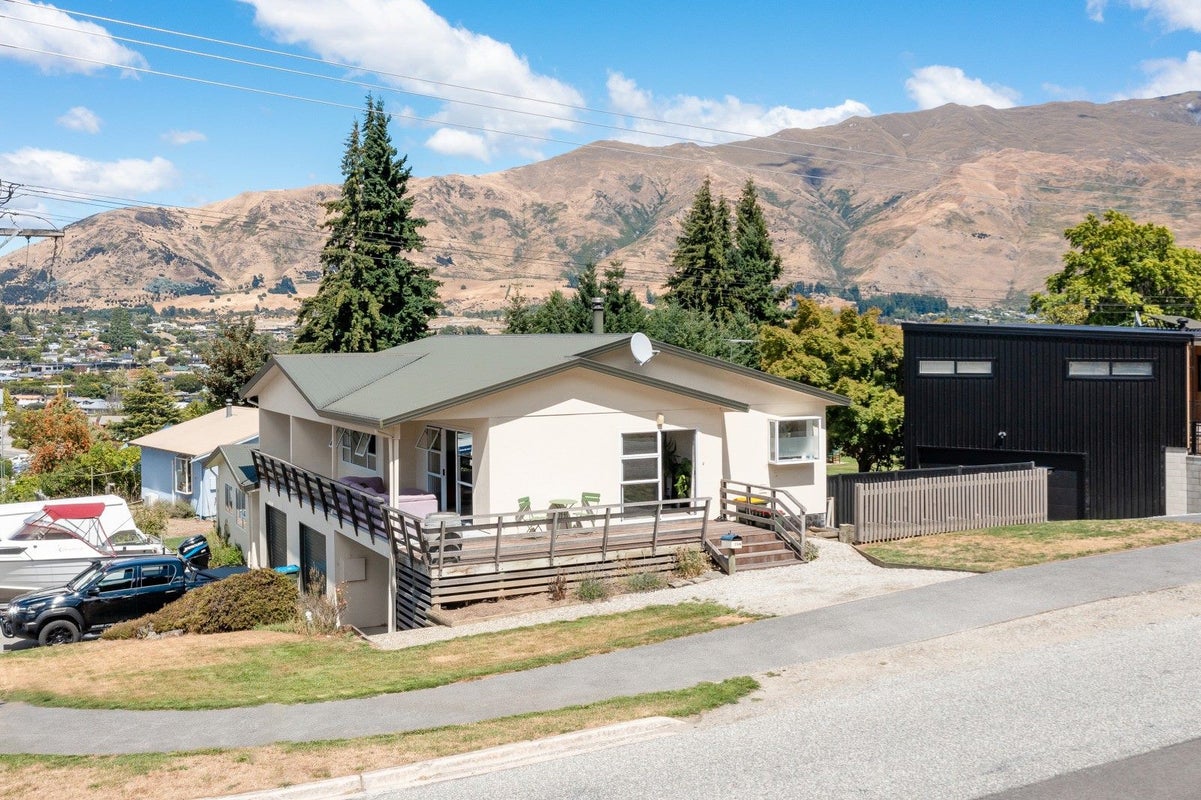 29 Hedditch Street, Wanaka - Carousel 2