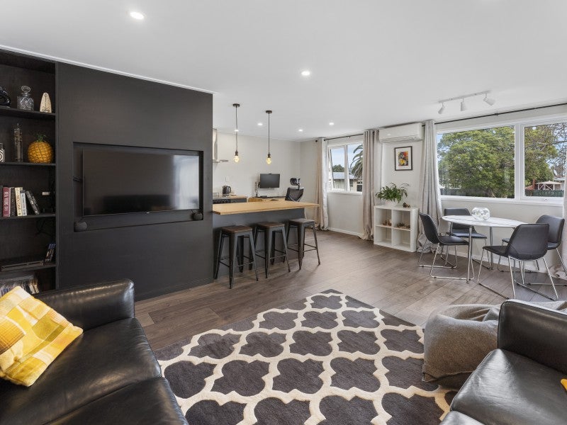 5 Kansas Grove, Totara Park, Upper Hutt - Carousel 2