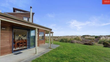 80 Reay Mackay Grove, Waikawa Beach, Manakau - Carousel 1