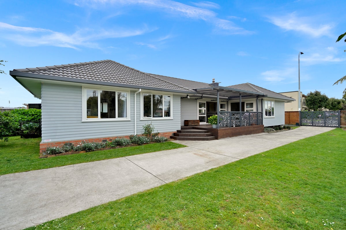 14 Harbour View Road, Te Atatu Peninsula, Auckland - Carousel 1