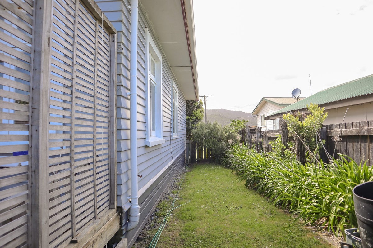 114 Blake Street, Blaketown, Greymouth - Carousel 25