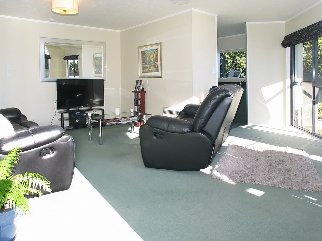 1 Peppertree Lane, Woodridge, Wellington - Carousel 2
