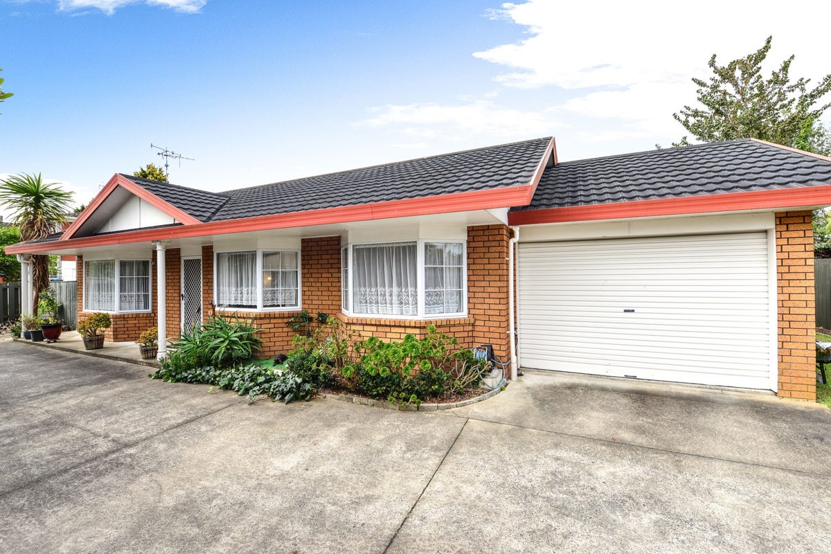 14 Darley Street, Maeroa, Hamilton - Carousel 1