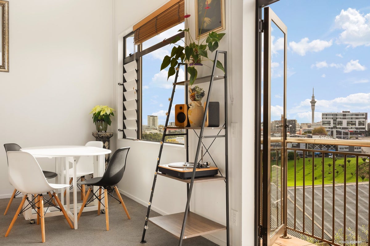 3J/5 Charlotte Street, Eden Terrace, Auckland - Carousel 2