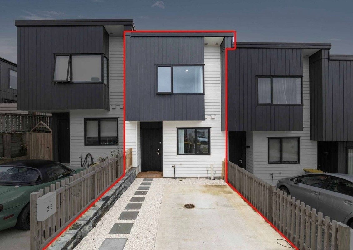 25 Paina Crescent, Massey, Auckland - Carousel 1