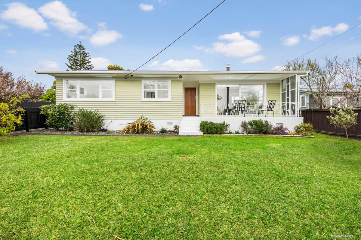 1/6 Murray Road, Te Atatu Peninsula, Auckland - Carousel 2