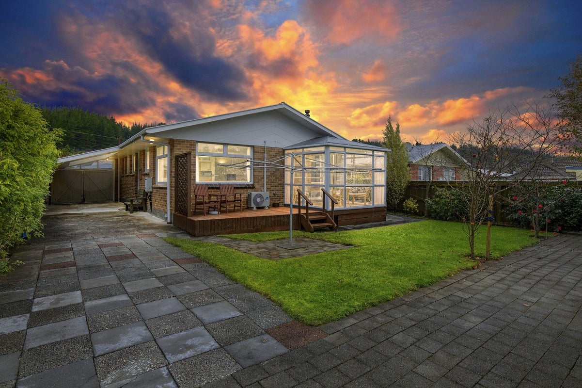 5 Norana Road, Maoribank, Upper Hutt - Carousel 1