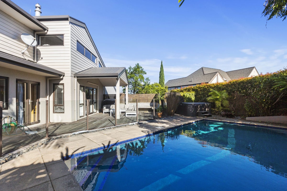 21 Deanna Drive, West Harbour, Auckland - Carousel 2