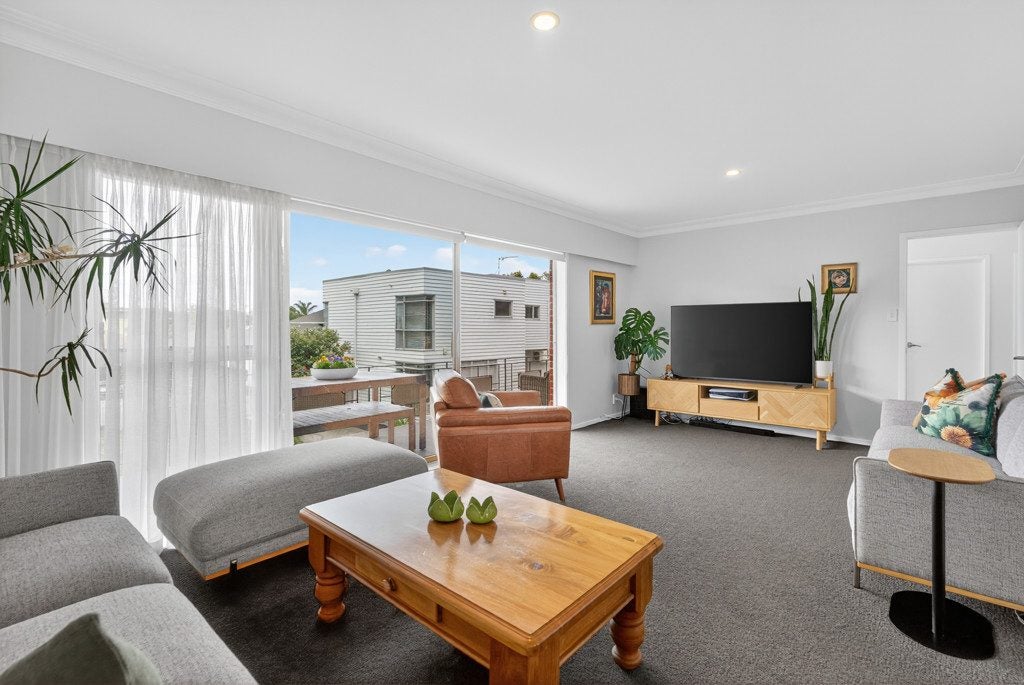 3/8 Wolsley Avenue, Milford, Auckland - Carousel 2