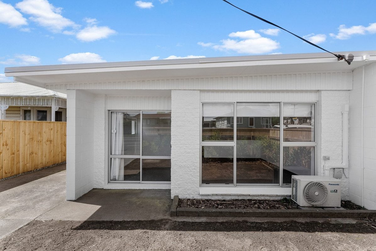 24B Omata Road, Marfell, New Plymouth - Carousel 2