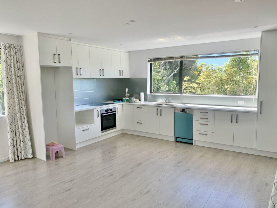 2/147 Kowhai Road, Mairangi Bay, Auckland - Carousel 2