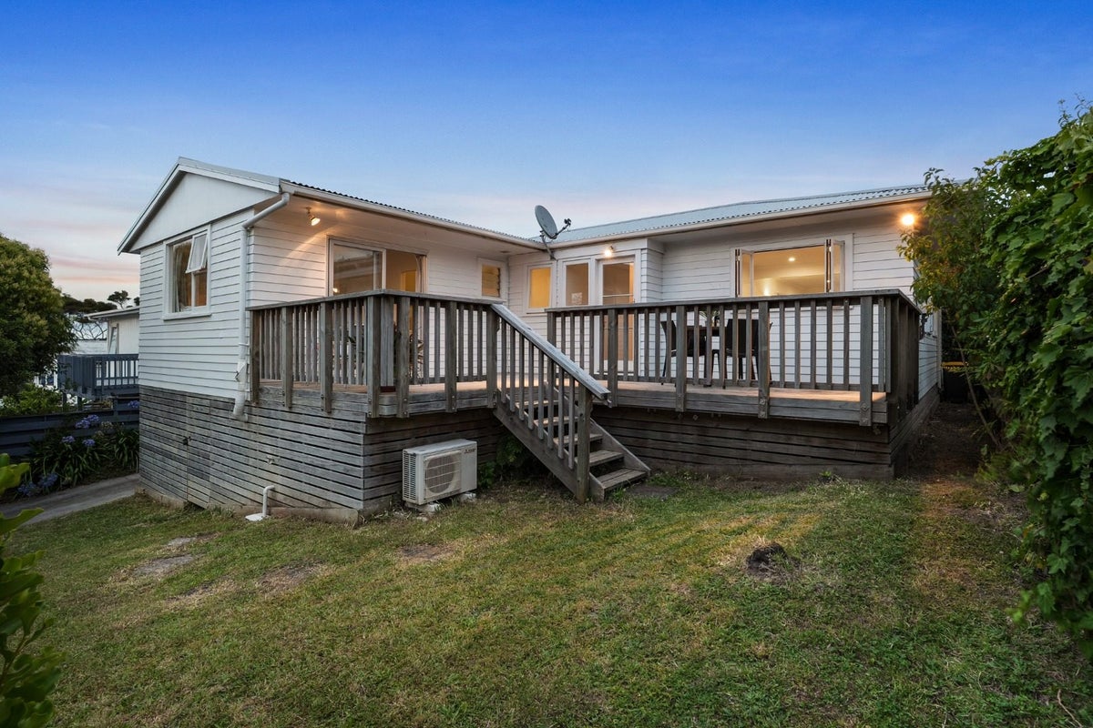10 Windy Ridge Road, Glenfield, Auckland - Carousel 2