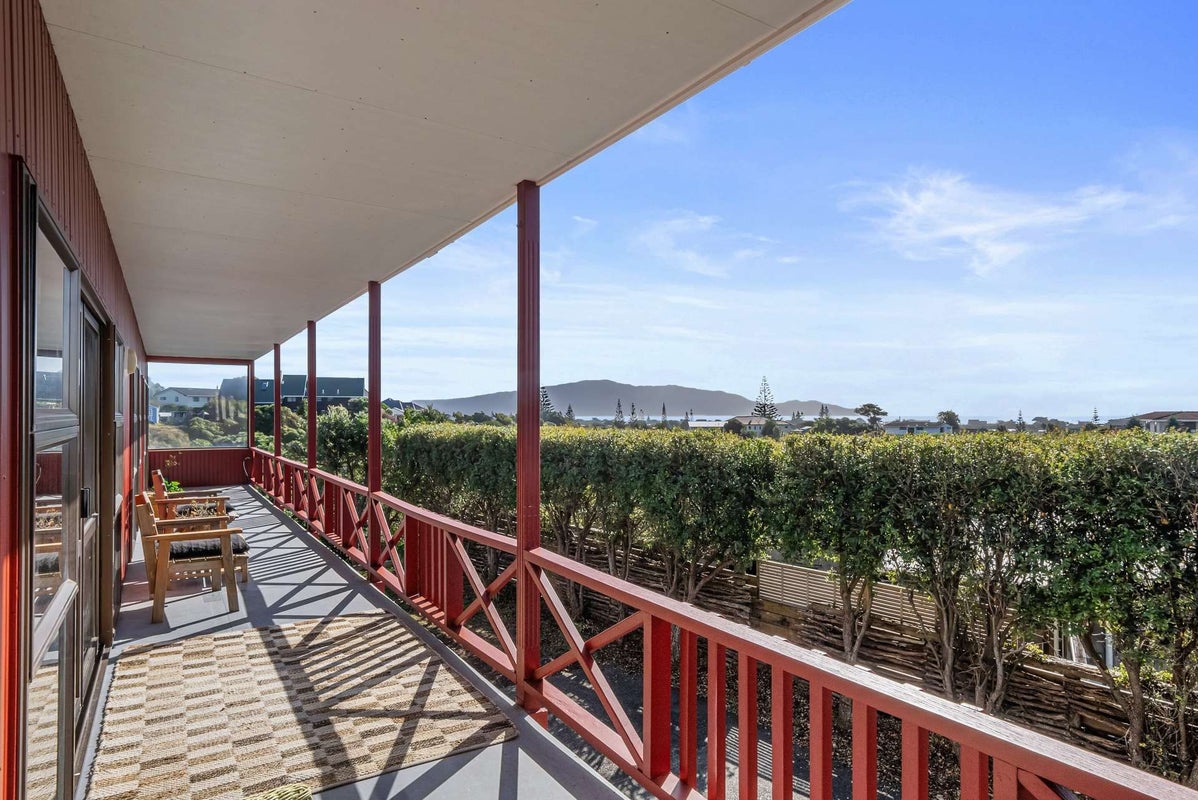 15 Frimley Terrace, Waikanae Beach, Waikanae - Carousel 2