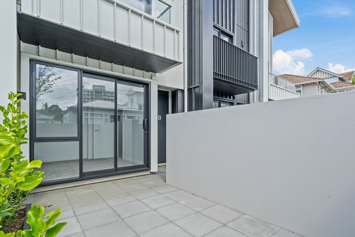 25B Thompson Street, Mount Cook, Wellington - Carousel 2