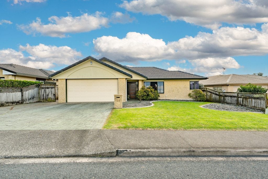 33 Ruze Vida Drive, Massey, Waitakere City, Auckland - Carousel 2