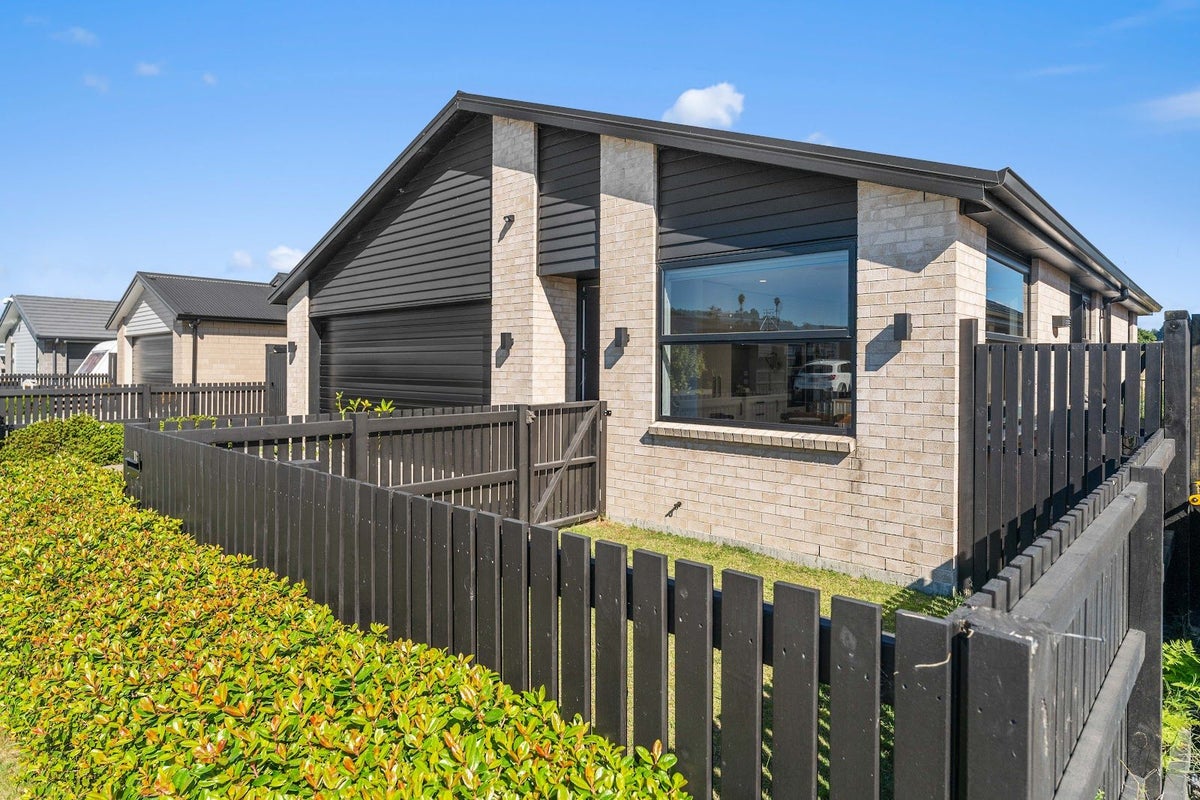 11 Hinaki Street, Poike, Tauranga - Carousel 2